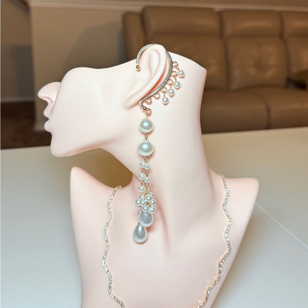 ⚜️ White Pearl Cascade Earrings - Picture 3 of 6